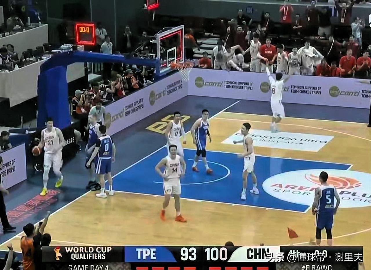 郭士强真是个传奇教练，世预赛连续两场逆转比赛，逆转日本和省队，敢主动降身高，末节