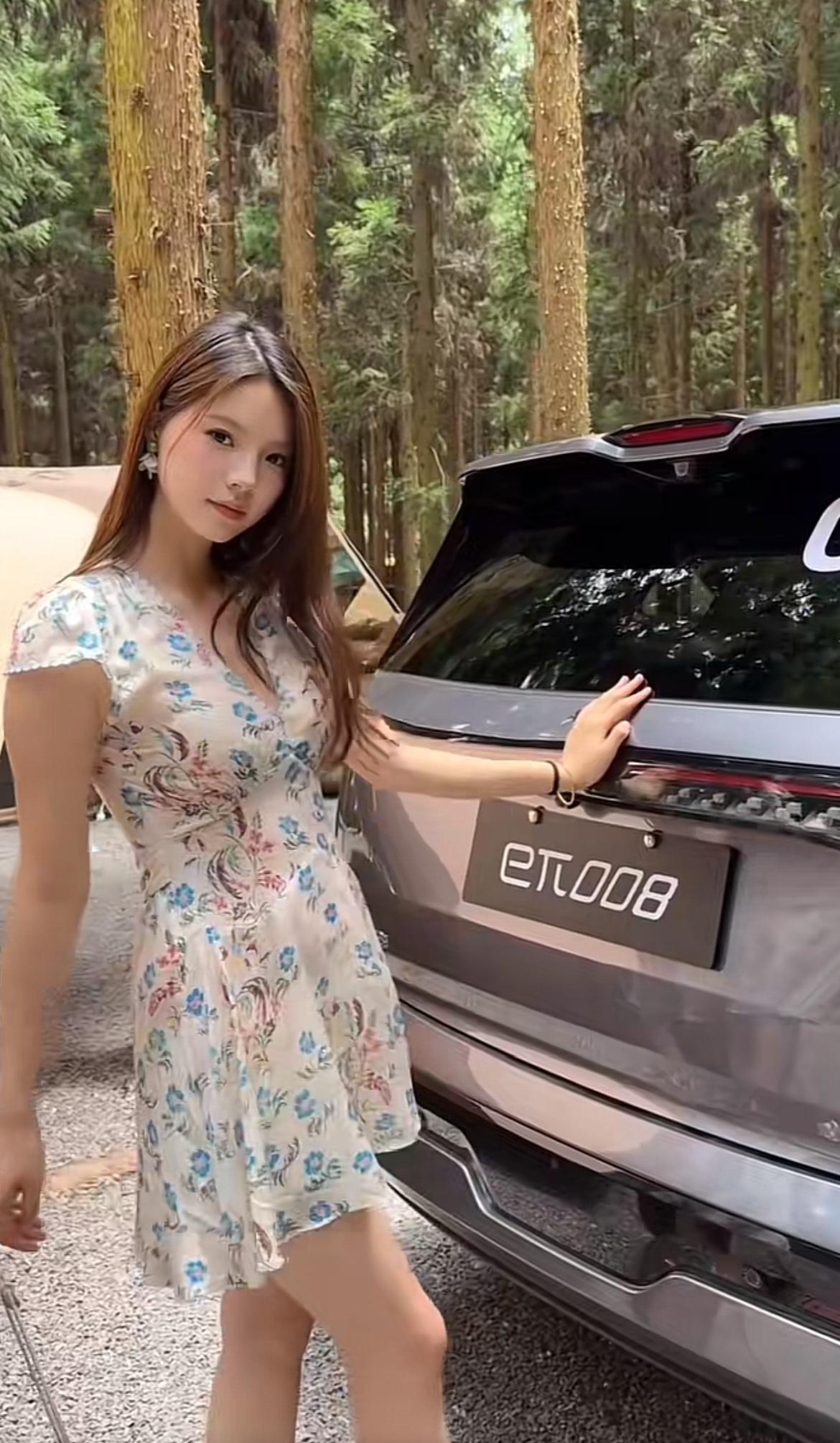 特斯拉它来了，据报道特斯拉Model Y L今秋上市，这也是一款加长六座SUV，