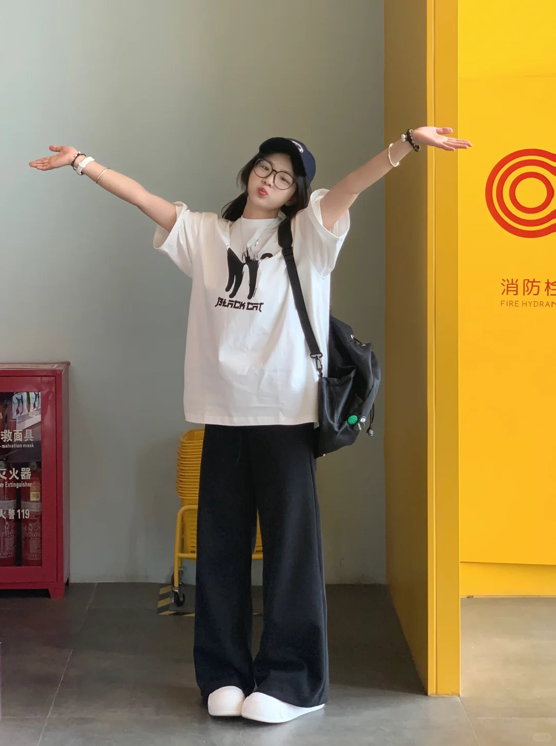 早夏的第一件白色短袖好好看！🔒住啦！！！
