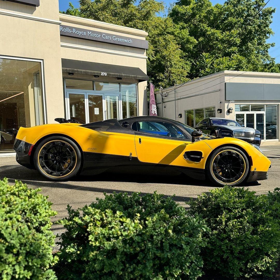 格林尼治 Pagani Utopia #Giallo Bahrain ​​​