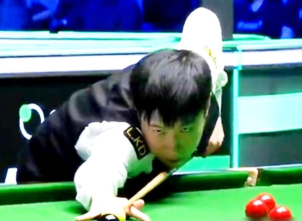 赵心童10-1暴揍希金斯，这哪是赢球？分明是“抢”老将的王座！

曼彻斯特的斯诺