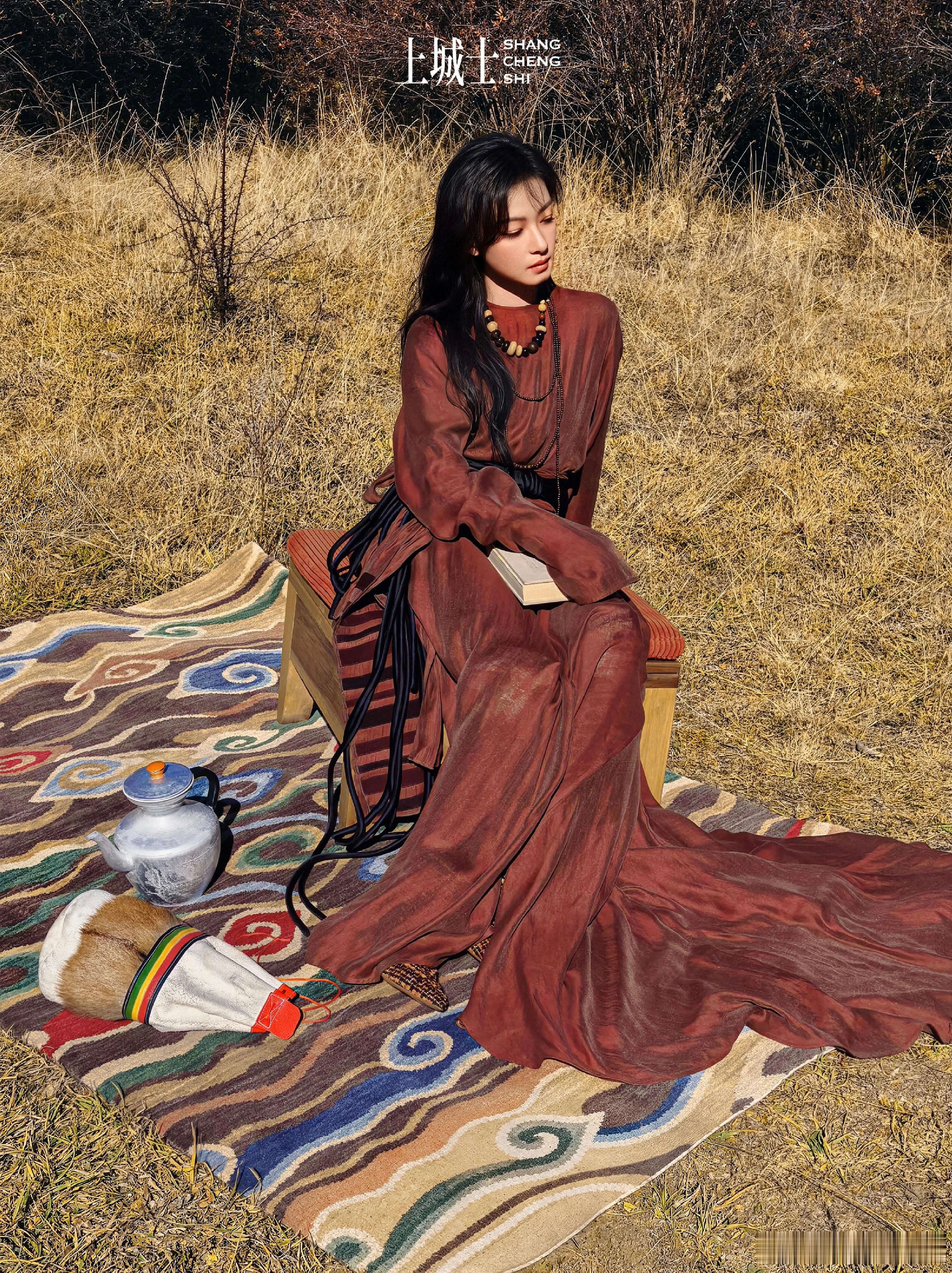 万茜好明媚的一张脸 所谓“明媚”，大概就是万茜这样——一张脸写满了晴朗。她的好看