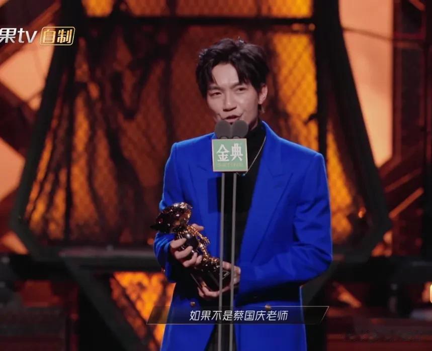 陈楚生这段临场发言，简直是天花板级别！

在披荆斩棘总决赛现场，陈小春颁奖X-l