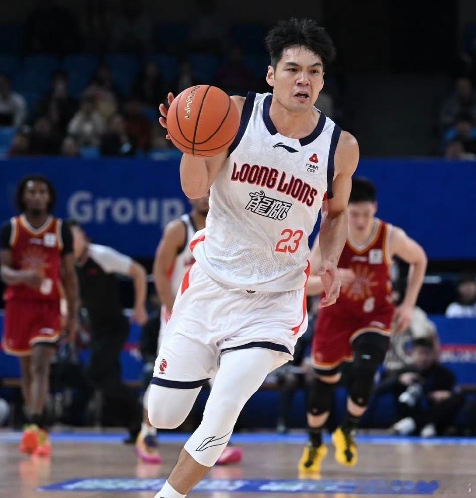 广州这两个卧龙凤雏内线！真服了，啥也不是龙狮男篮vs广东男篮