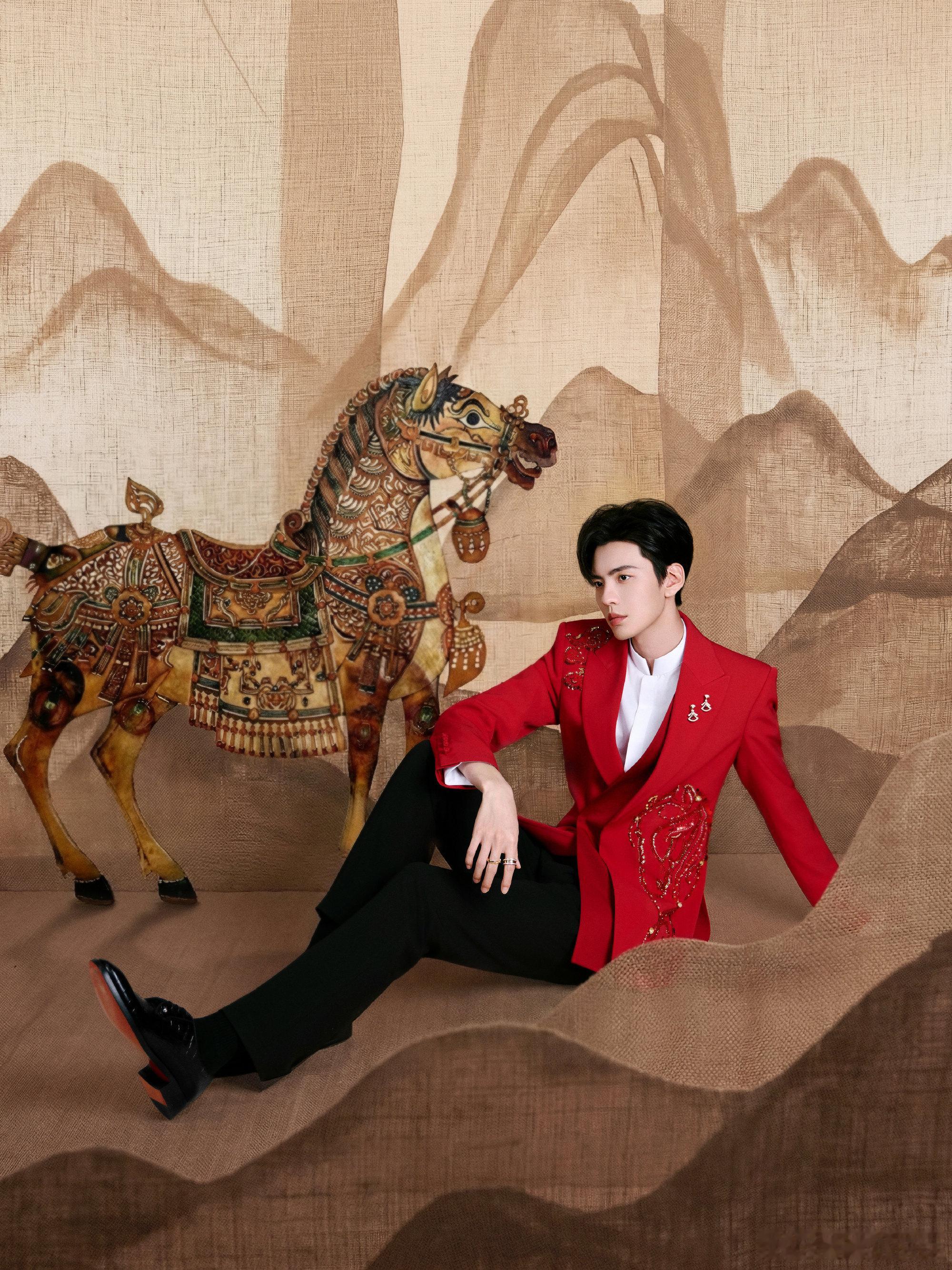 毕雯珺春晚出图把马年玩明白了绝啦，大长腿瞩目，马年氛围感被他稳稳拿捏。甜度酷度兼