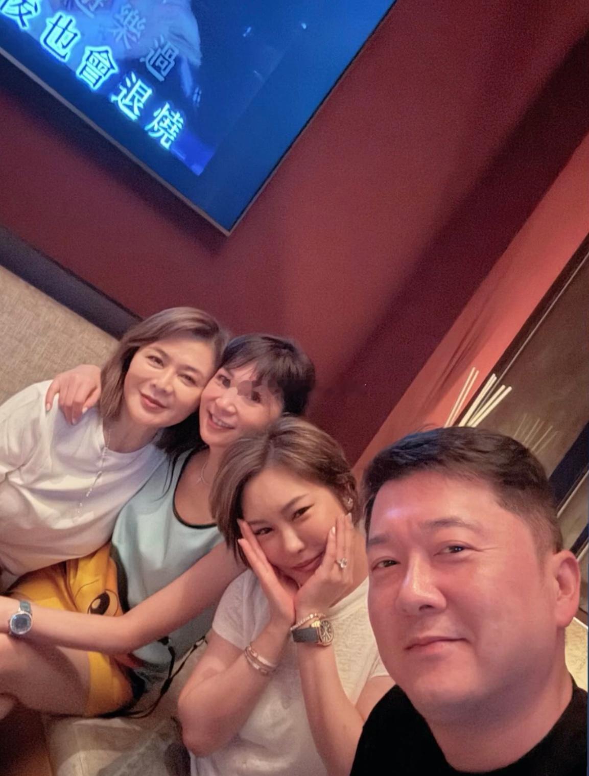 关之琳和好友聚会 ​​​