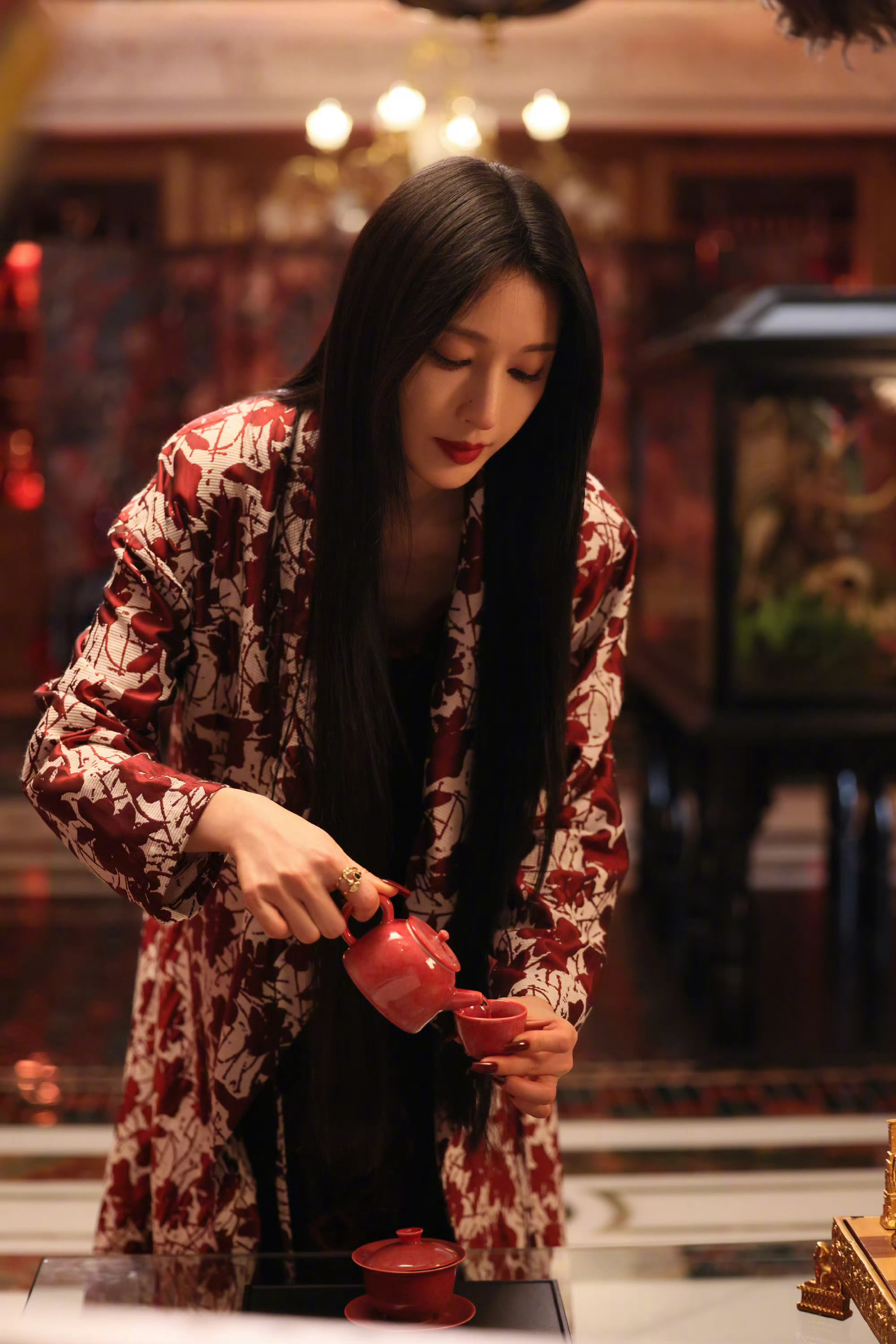 张俪 大枭姐驾到通通闪开张俪开口即亮点，飒爽又不刻意，松弛感中藏着俏皮。那发言感