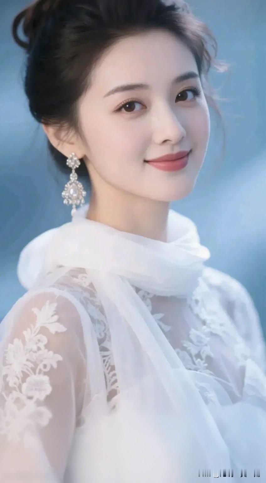 优雅婚纱照，甜美笑容，梦幻蕾丝，闪耀耳环，完美新娘造型！