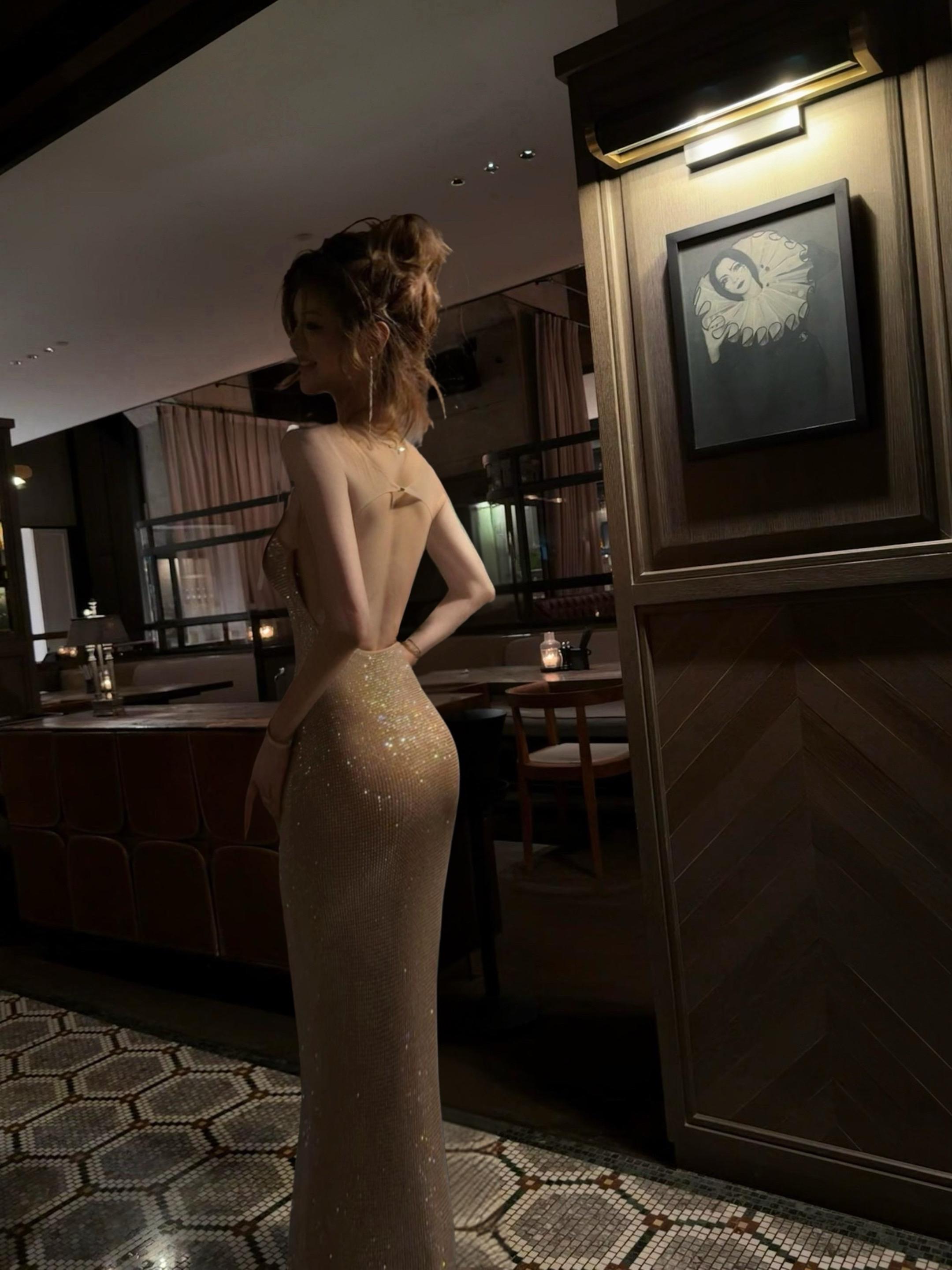 不知道 姐的身材很曼妙