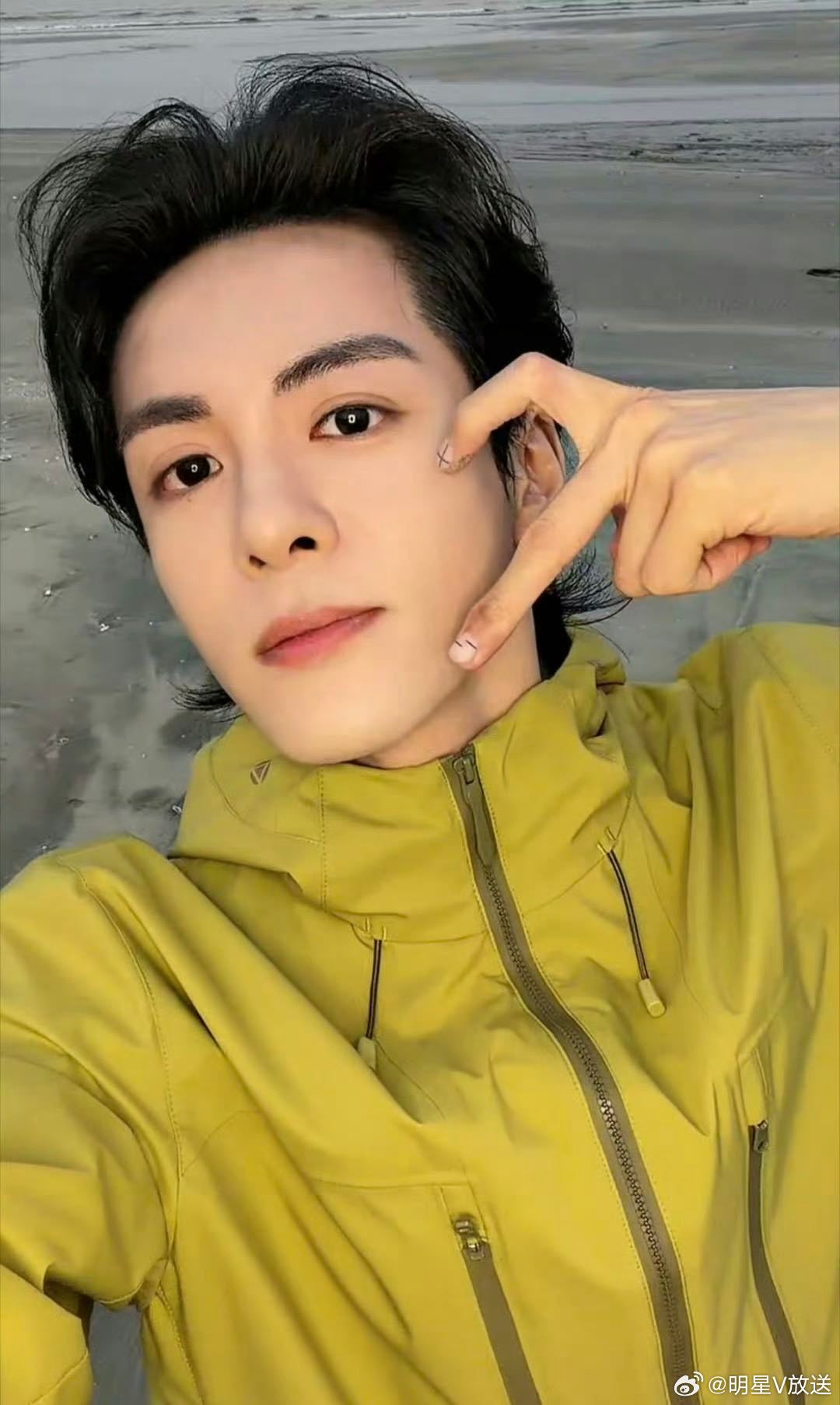 曾舜晞说马上到中年危机了 听曾舜晞开玩笑说“中年危机”，年龄焦虑真是每个人都逃不