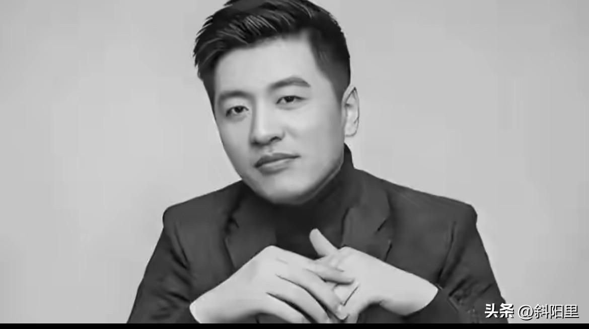 送别张雪峰：那个为寒门学子点灯的人，悄悄的走了。张雪峰老师猝然离世，年仅41岁的