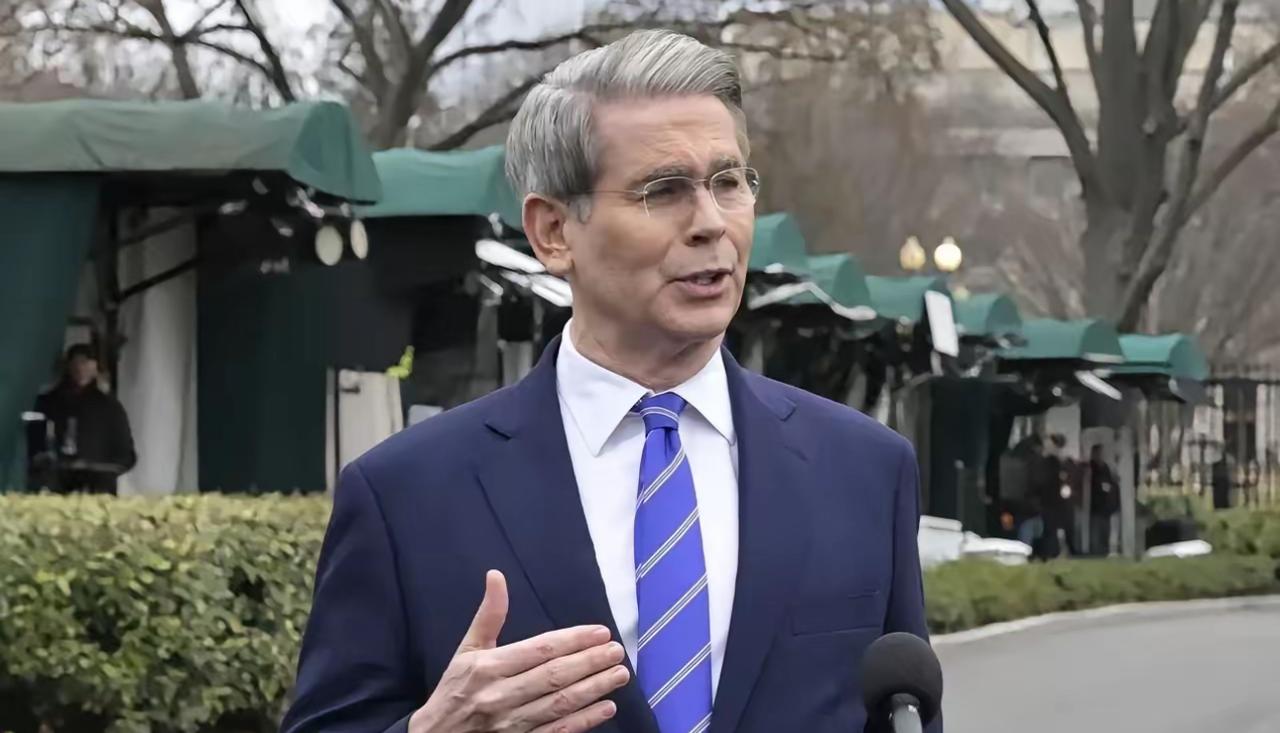 近期美国政府在批准对台军售的同时，又向中方提出稀土供应要求，这种一边损害中国核心