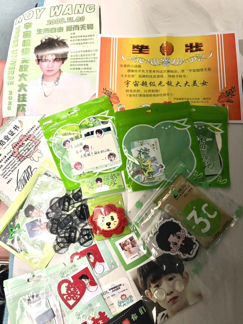 火车上无聊我就翻开同担们送的物料