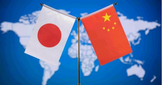 日本国内很破防！对于我们外交部亚洲司司长刘劲松双手插兜的动作，日本方面普遍感到不