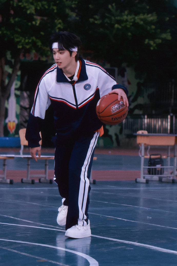 刘耀文的乐山plog刘耀文上一秒霸总下一秒男高 刘耀文的乐山plog，咱就说刘耀