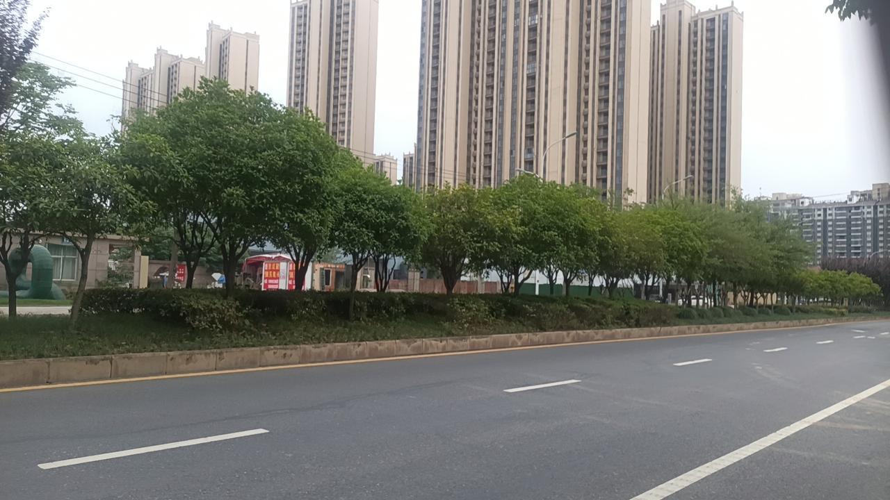晚餐最理想的进食时间通常建议在 下午 6:00 到 7:00 之间。

这个时间