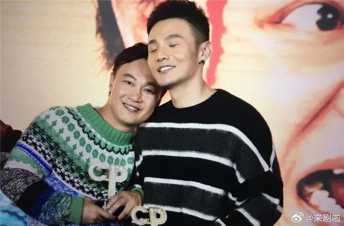 李荣浩在微博开撕单依纯和吴向飞的时候，陈奕迅正在单依纯的演唱会上。并且吴向飞曾经