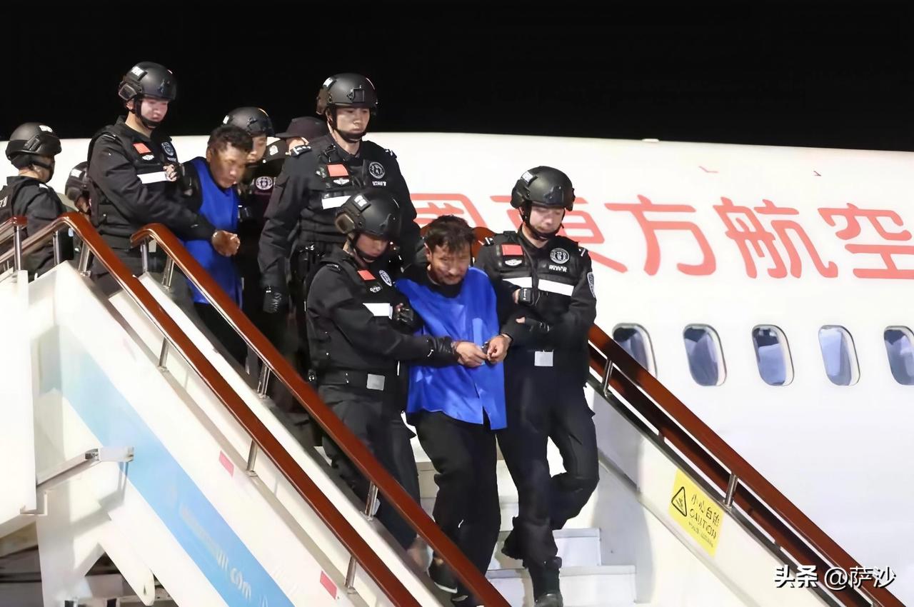 果敢四大家族是怎么垮台的？
萨沙还是分几点来说。
第一，四大家族控制果敢以后的内