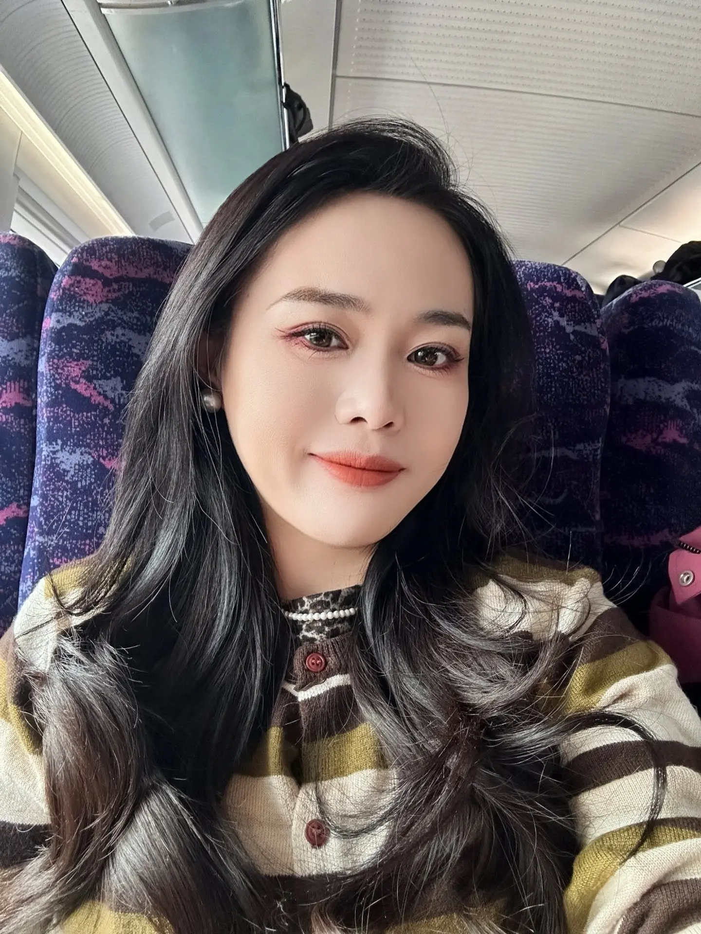姐妹们，猜我去广州干什么 1，看衣服 2.定制发膜 3，选眼影 4，约...