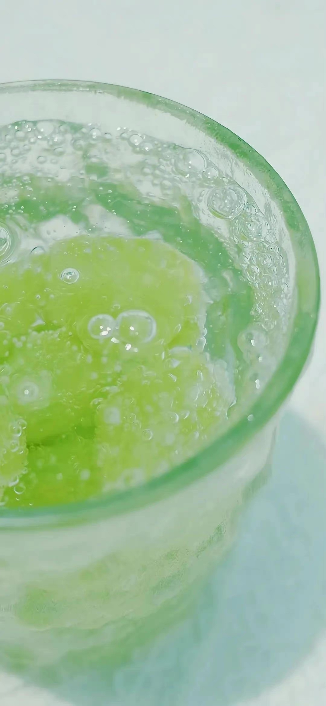 关于减肥这个事儿，还真的是靠控制饮食能起到的效果更好。适当的饥饿感会让身体更健康