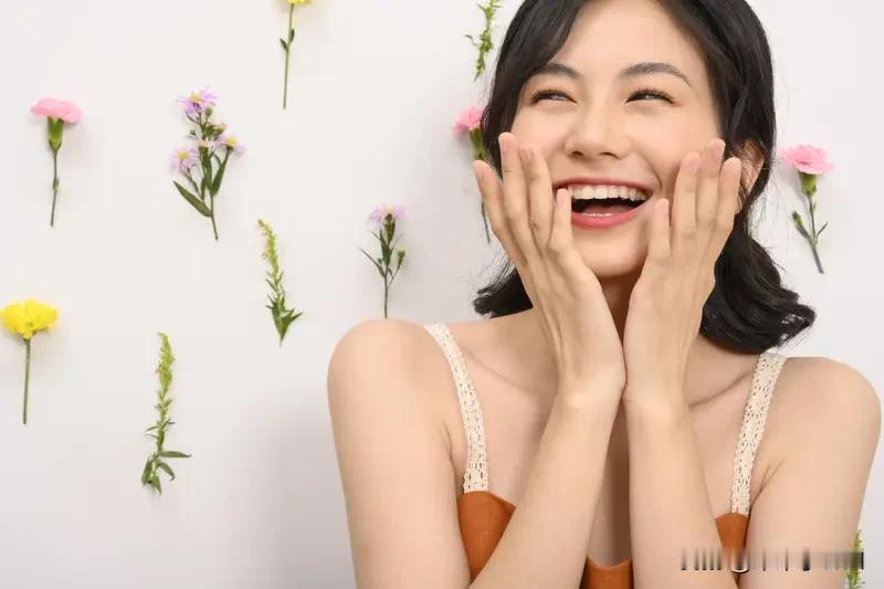 〖人只有开心快乐，运气才会变好〗     开朗明媚自信的人，谁都喜欢。
所以，好