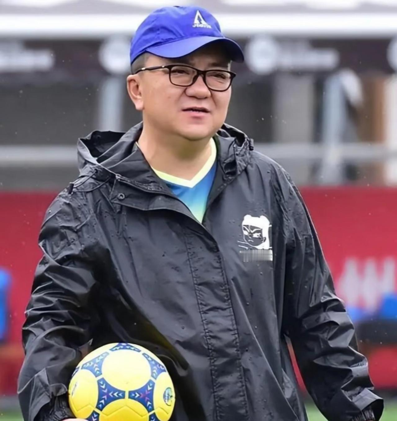 董路直播发火冲上热搜
只因巴萨小将母亲采访只字不提他

整件事的导火索，是14岁