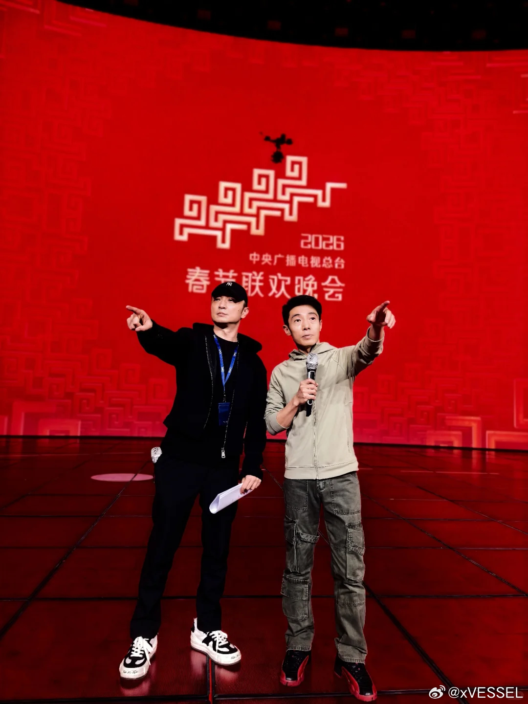 在po文中：上脚【xVESSEL Nought T-Front黑尾德训】短绒反毛