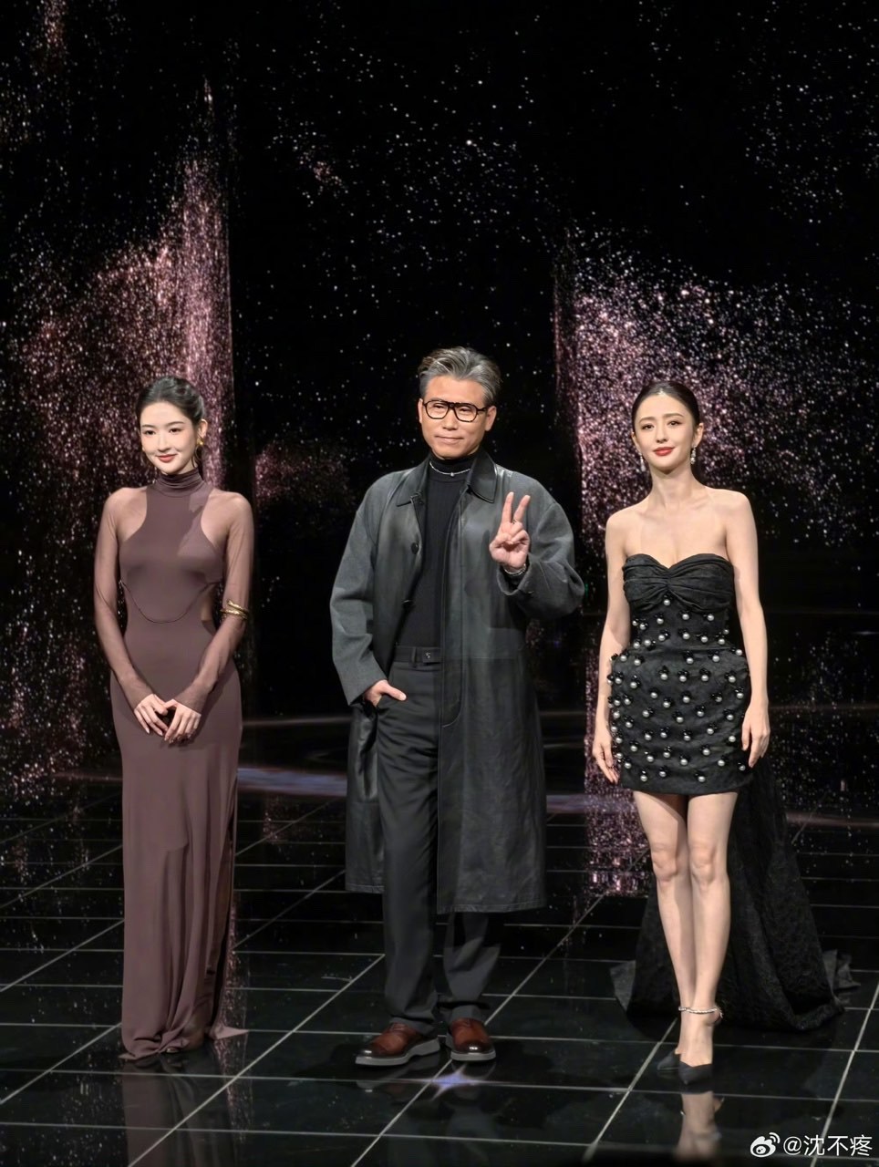 王玉雯给李乃文哄成翘嘴了 微博之夜后台秒变哄叔现场，谁看了不喊一句王玉雯太会了 