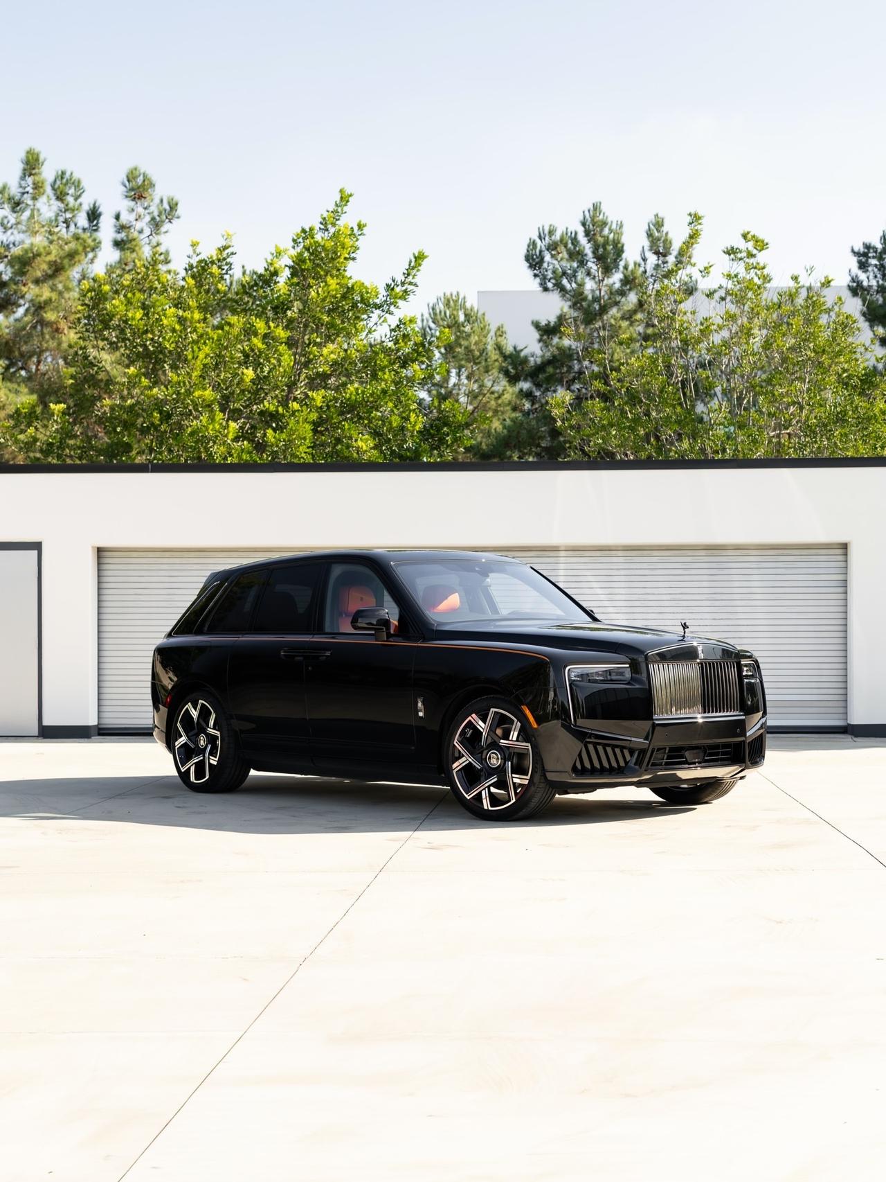 在这个强度与优雅交汇的地方。

外表是黑钻石，内里是 Mandarin奢华。
