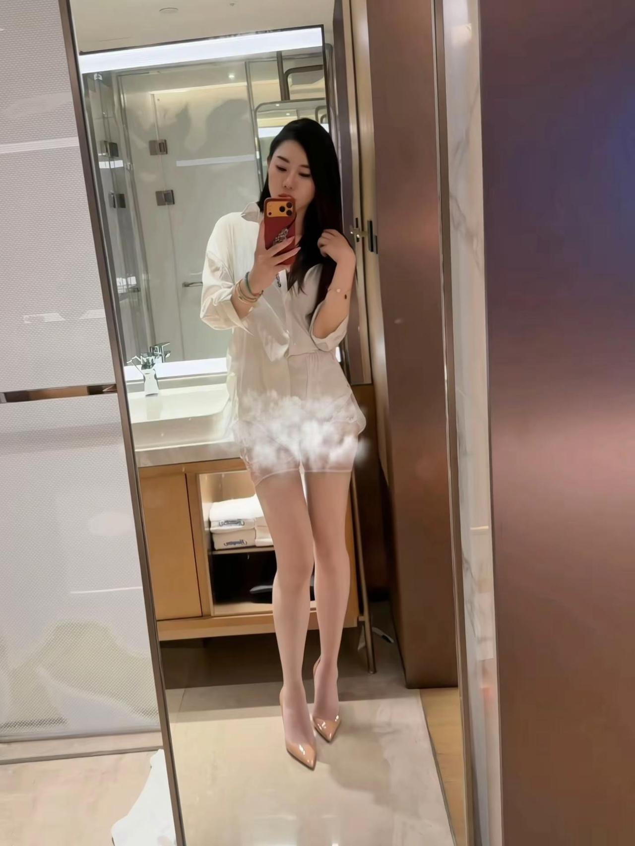 一定会解决的…. 御姐ootd穿搭的尽头是姐姐 对镜拍