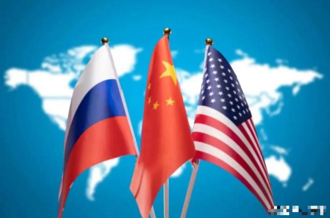 只要中国不动，美国就不敢和俄罗斯直接开战，同样，只要俄罗斯不动，美国也不敢轻易和
