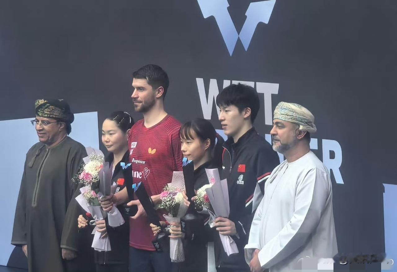 中国驻阿曼大使吕健在2026年WTT马斯喀特常规挑战赛会见了中国国家乒乓球队，并