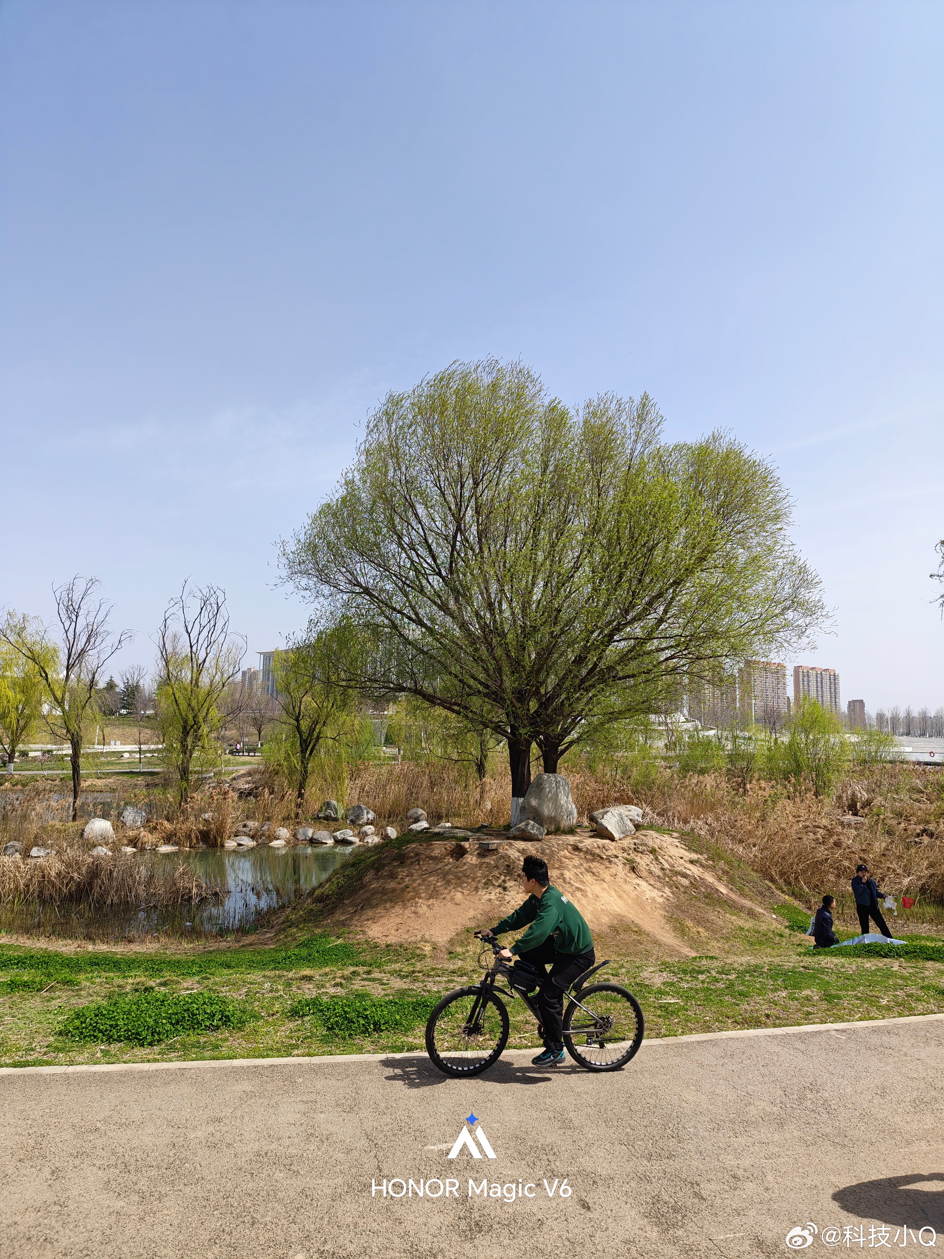 下午就要飞了趁着有时间再陪陪孩子吧 