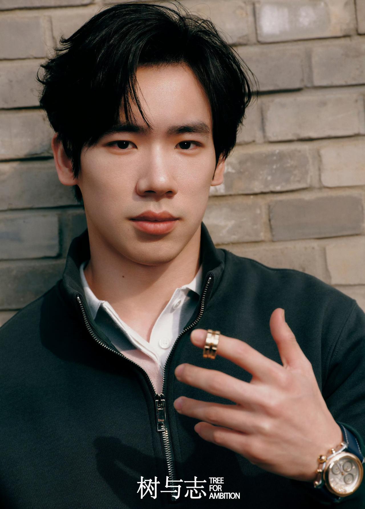 是带有春日气息的清爽博恒～很完美的时尚表现力！