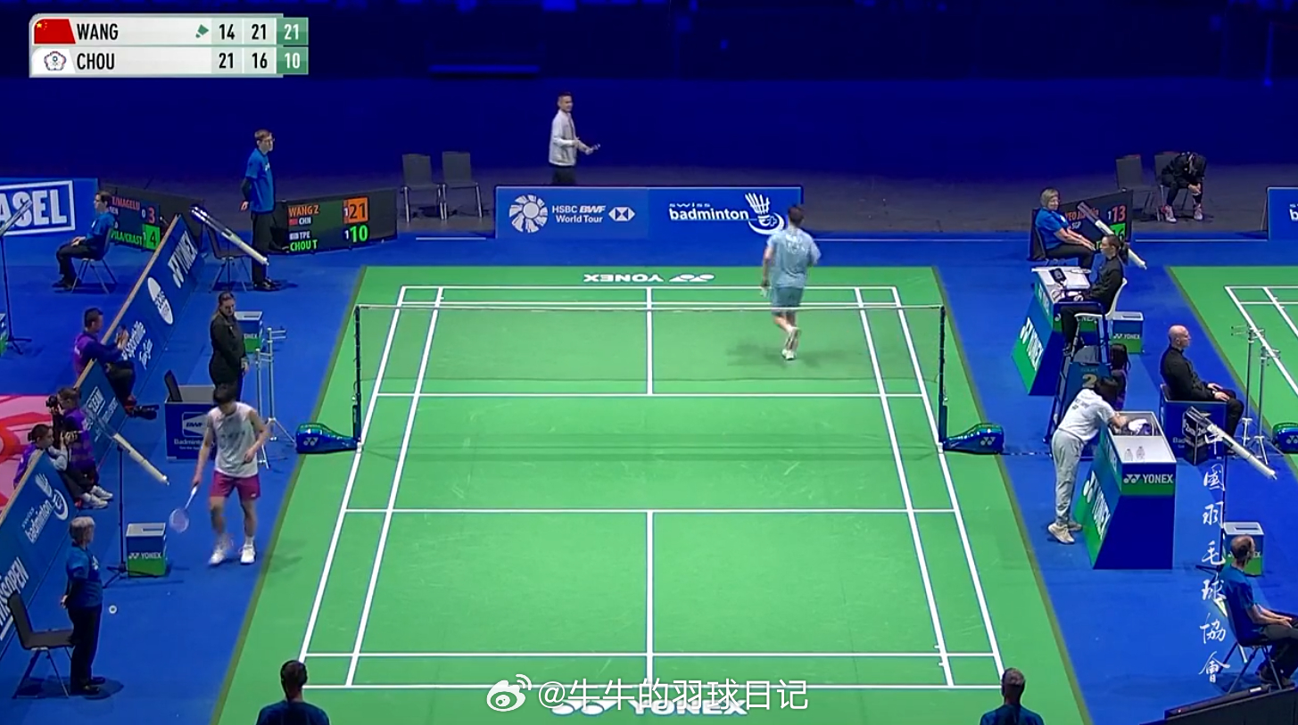 男单 1/16赛 王正行 14-21 21-16 21-10 周天成(2)晋级！