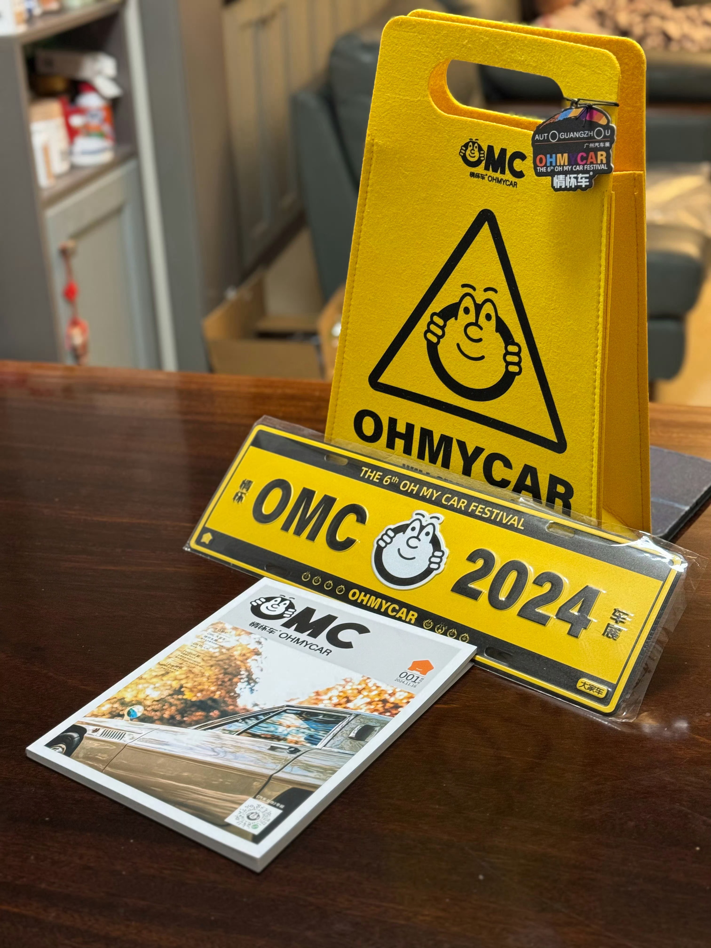 翻出了去年的情怀车001刊杂志，满满的回忆，今年的情怀车展我到现在还在戒断中，不