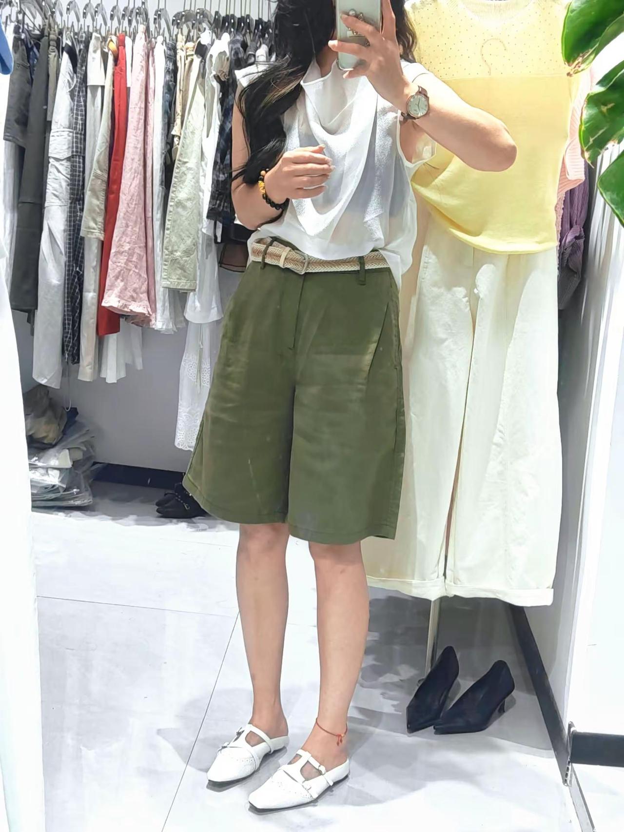 我问大师，我花心怎么办？大师说：不怪你。以前车马慢，一生只爱一个人现在开车快，两