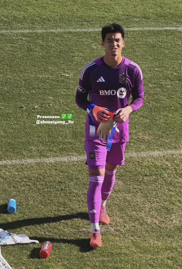 中国球员刘邵子洋代表洛杉矶FC二队在热身赛中出场 新赛季有望继续参加美国Next