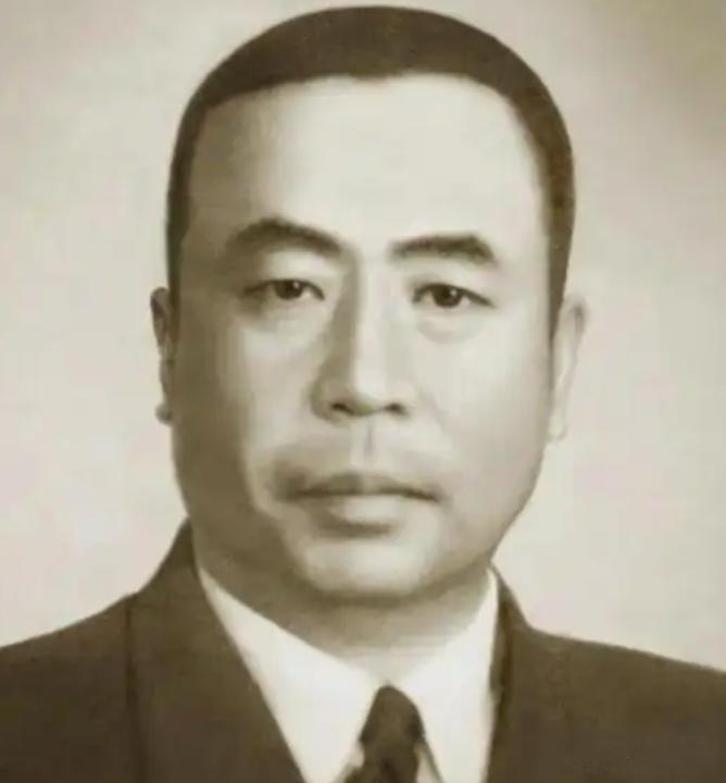 1949年深秋，陈宝仓大女儿陈禹方惊恐地跑回家，和爸爸说了一件可怕的事，在回家路