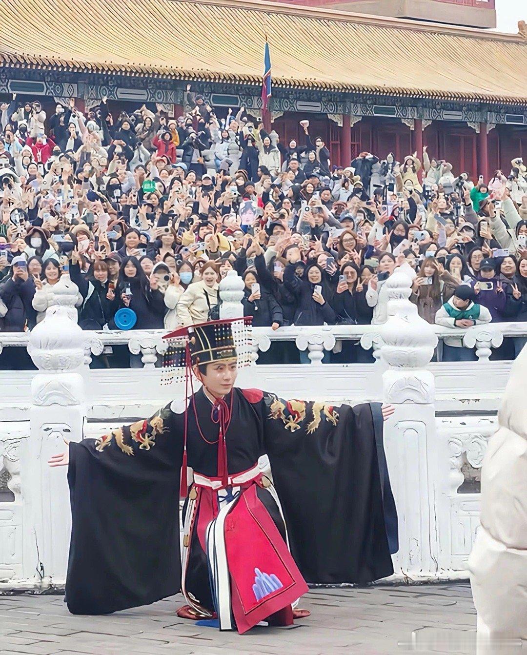 这位博主对昨天老の朱瞻基造型点评一针见血，我现在担心呃粉会去wb朱亚文 