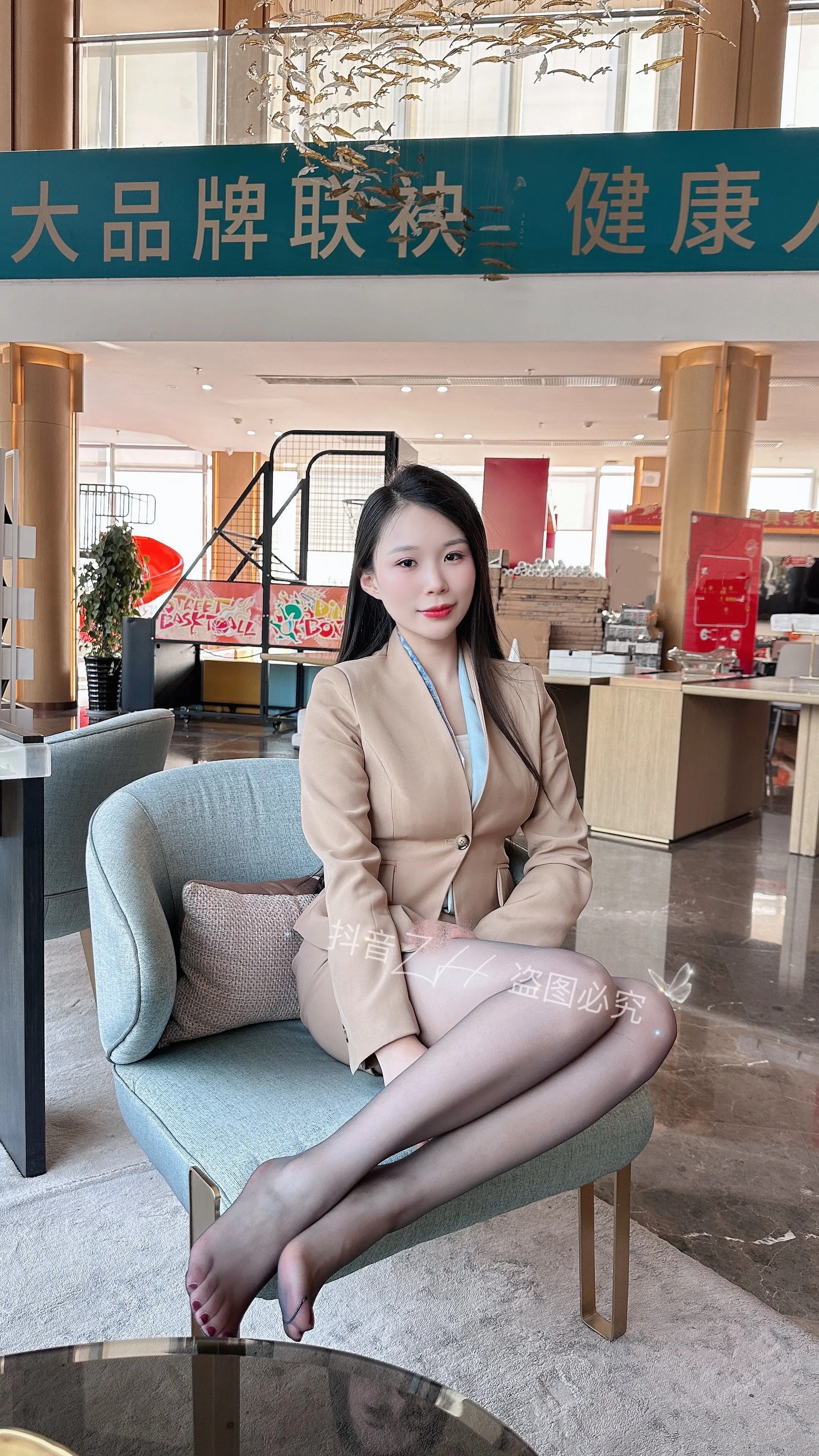 职业装 御姐 正常穿搭无不良引导