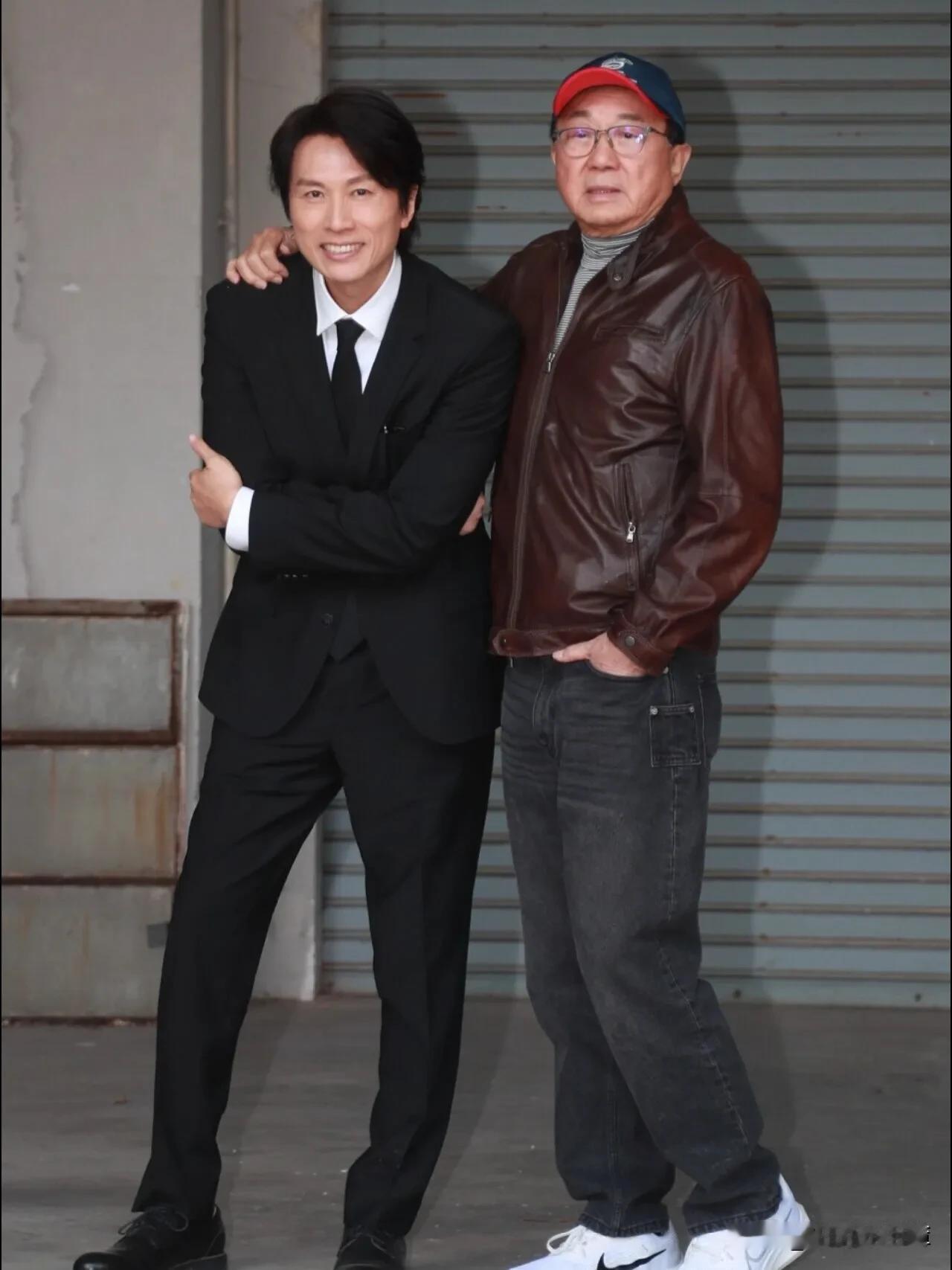 黄子华驻颜有术，与许冠文32年后再合作📷

今天，两位喜剧大师黄子华许冠文共同