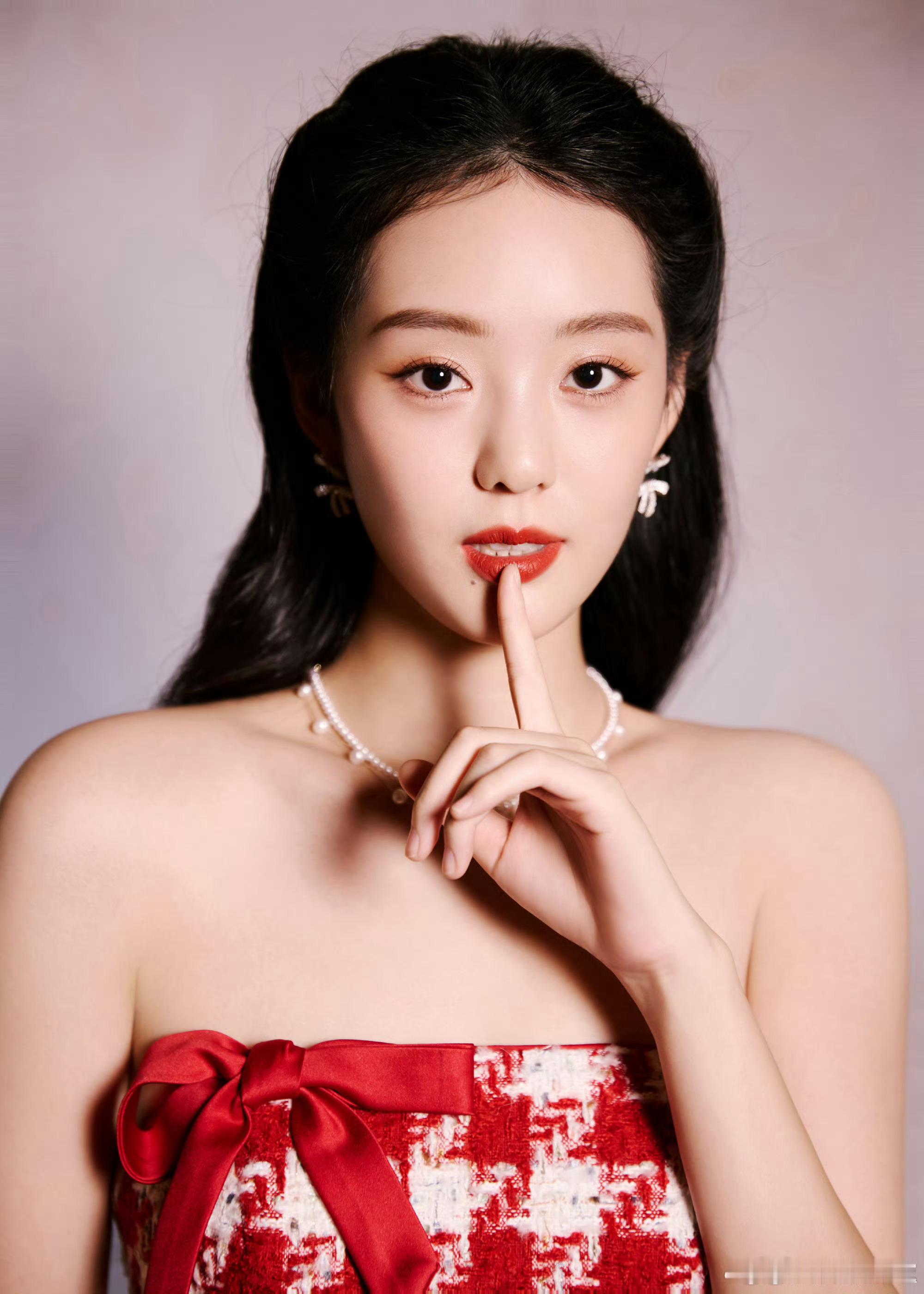 徐艺真回应淡出观众视野近日，徐艺真受访时有记者提问“会不会担心很久没播剧，淡出观