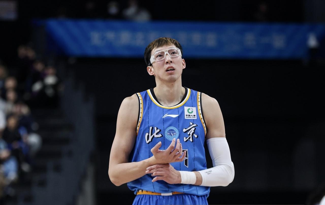 全场3分，罚球7中1，周琦没有一点国内第一中锋的样子！

周琦近期的比赛状态是真