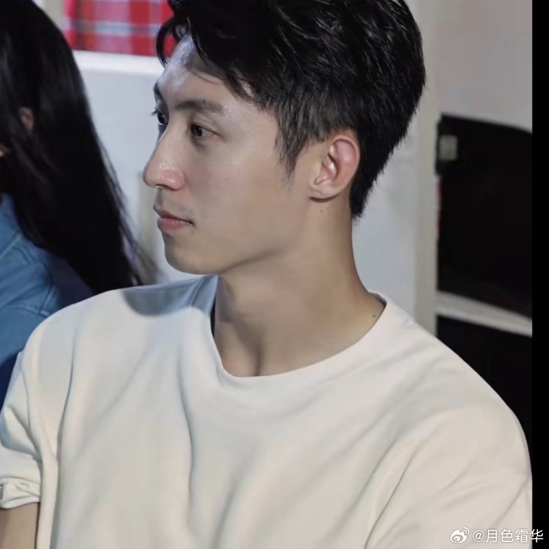 黄景瑜林臻东黄景瑜张小满 演啥像啥，无论是超级富豪的儿子还是下岗工人，都手拿把掐