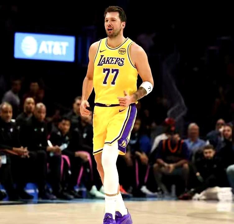 湖人队被卫冕冠军雷霆队打懵了！

前脚刚两胜火箭、绝杀掘金，大伙儿都以为湖人要起