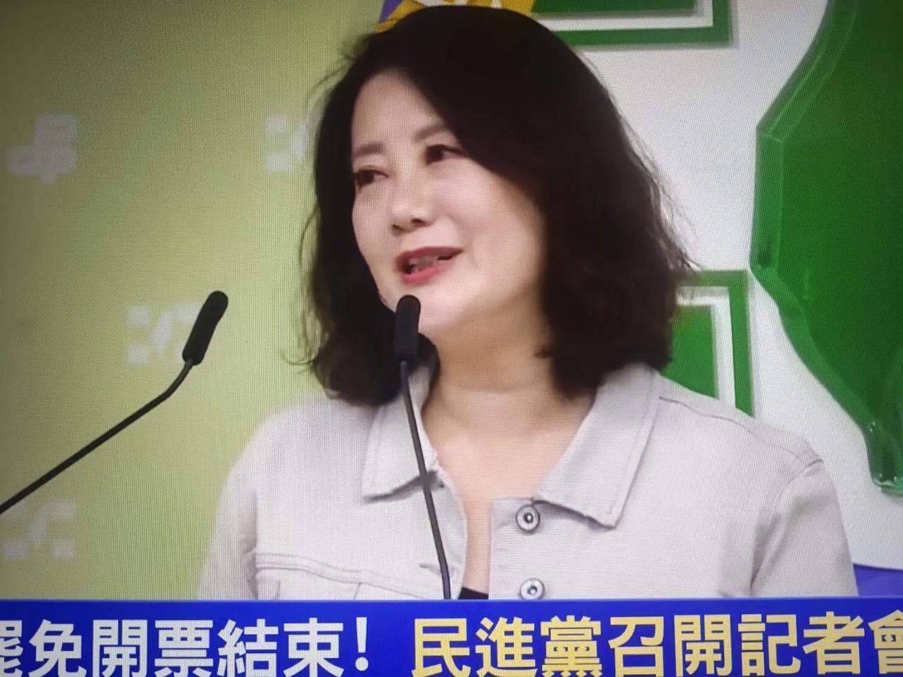 这个人怎么还能笑出来啊？
吴思瑶记者会说，不管结果如何，觉得大家都很可爱。
说这