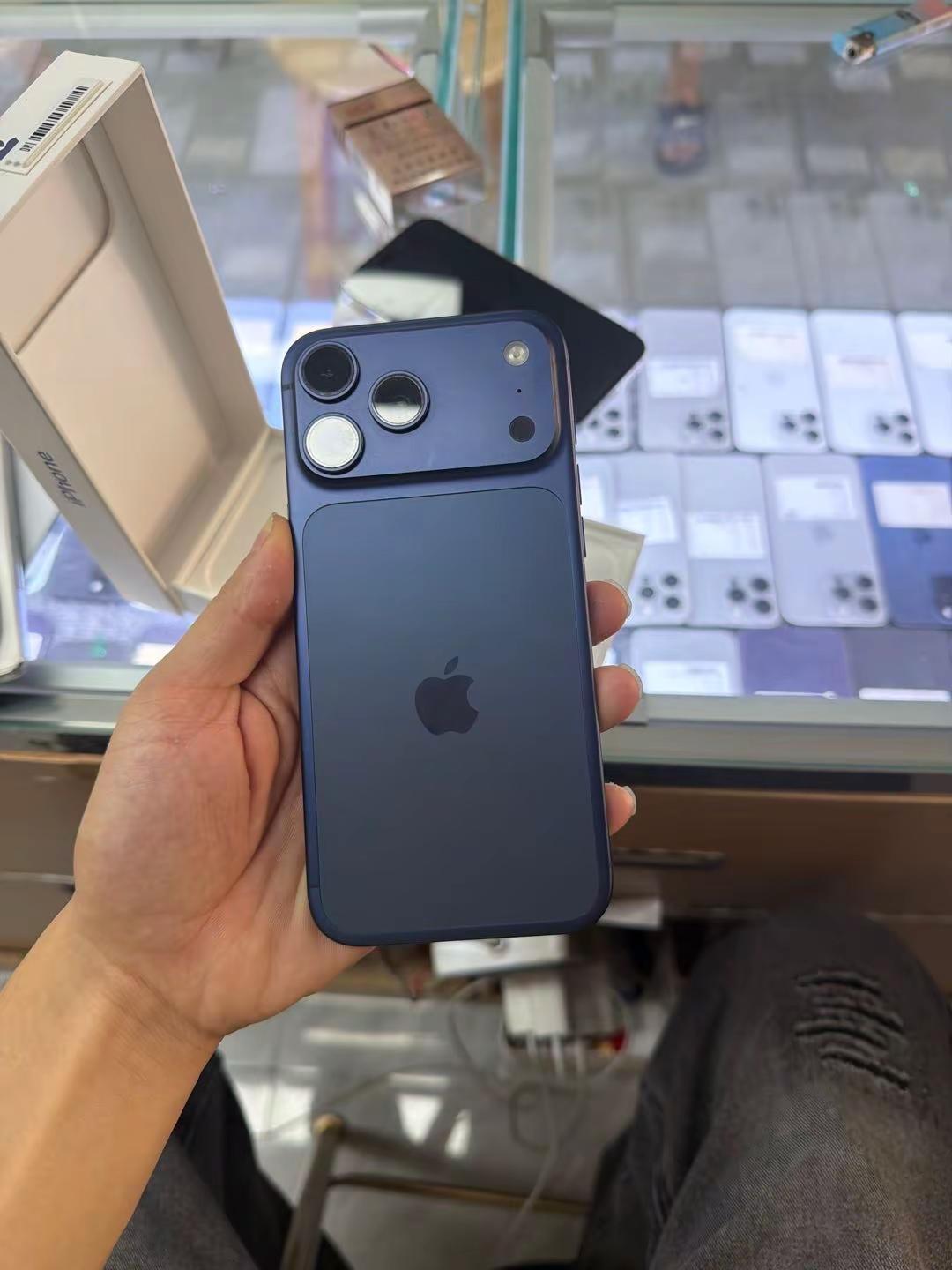二手苹果。二手苹果手 iPhone 17 Pro Max 256G 深蓝色95新