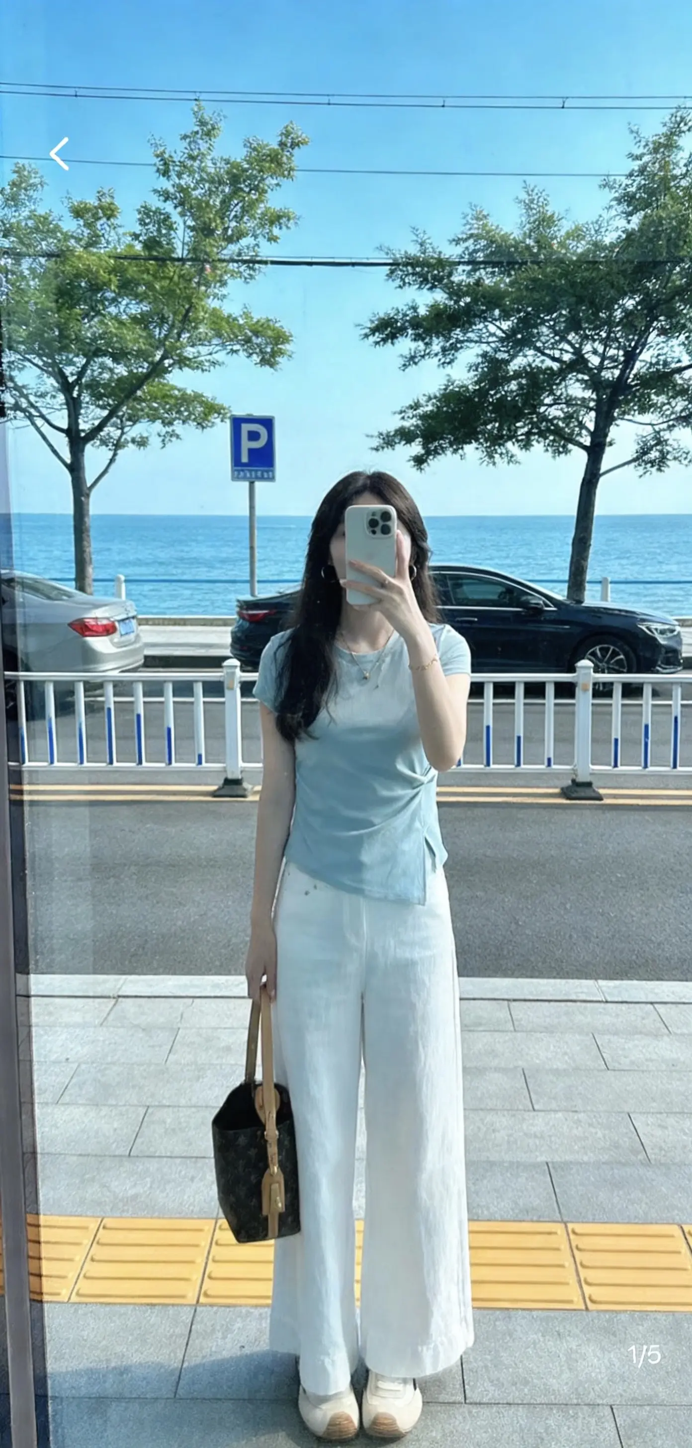 “心很贵，一定要装最美的东西  情绪很贵，一定要接触让你愉快的人”