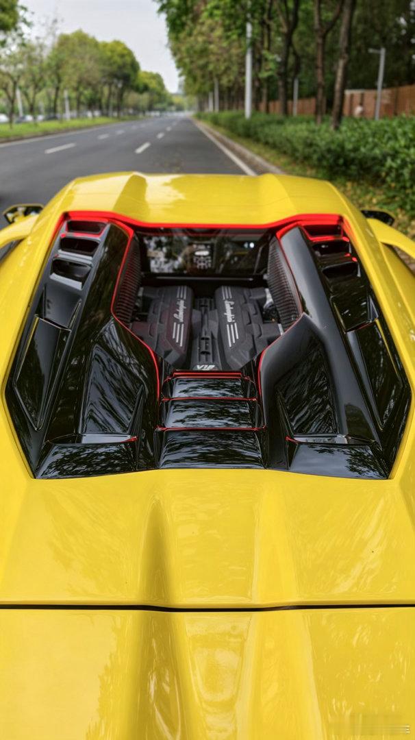 谁能拒绝和一台兰博基尼大牛Revuelto共度周末呢？接下来要爆忙半个月，今天抓